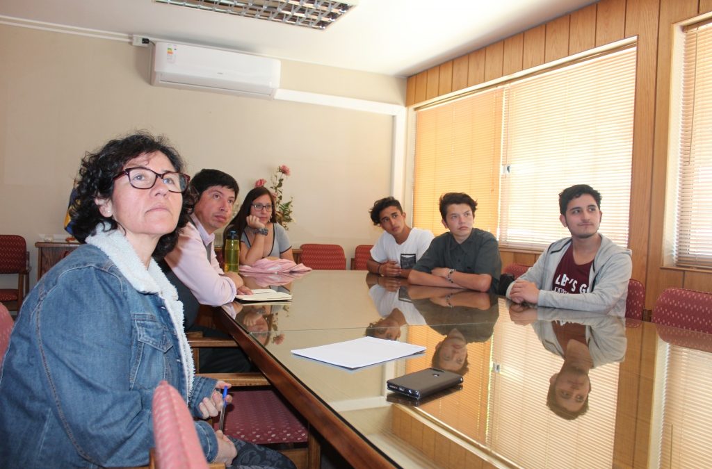Alumnos del Centro Educacional de la Madera de Coronel llevarán a cabo su práctica profesional en el laboratorio de Suelos de la UdeC