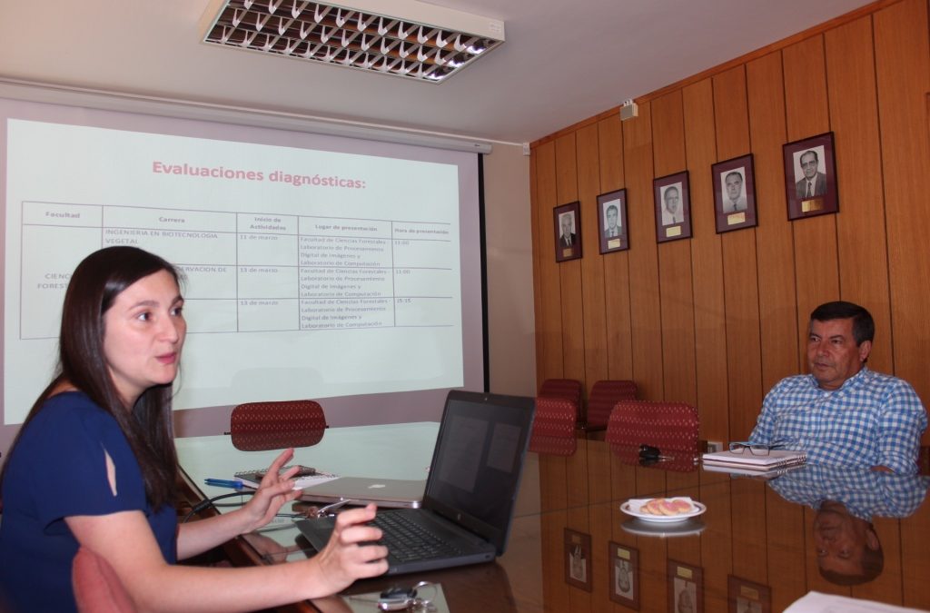 Docentes organizan bienvenida a los estudiantes de primer año de las 3 carreras de FCF