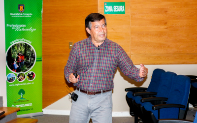 Dr. Eduardo Peña abordó causas, daño y prevención de siniestros en conversatorio de incendios forestales