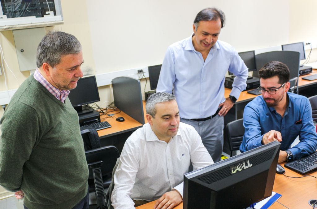 Equipo del Laboratorio de Ecología de Paisaje realizó jornada de transferencia de conocimientos en QGIS a profesionales de CONAF Biobío