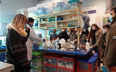 Estudiantes de la Fac. de Cs. Forestales visitaron el Centro de Biotecnología UdeC