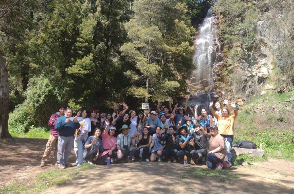 Limpiando “Calama UdeC” estudiantes de Ing. en Conservación de Recursos Naturales celebran el aniversario de su carrera.
