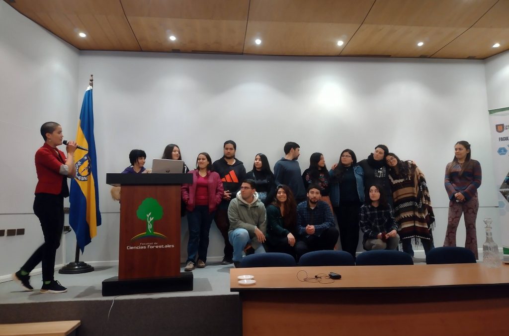 Conversatorio: “Desafíos y oportunidades para profesionales de la Conservación: desde lo local a lo global”